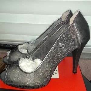 Woman shoes like new wore one time Size 11w